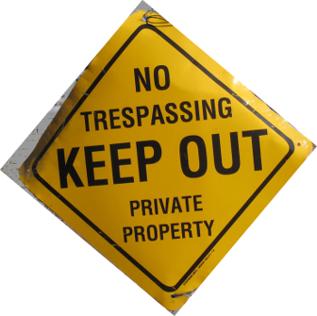 No trespassing sign Author: Dru Bloomfield; Source: https://www.flickr.com/photos/14544437@N07/3279949186